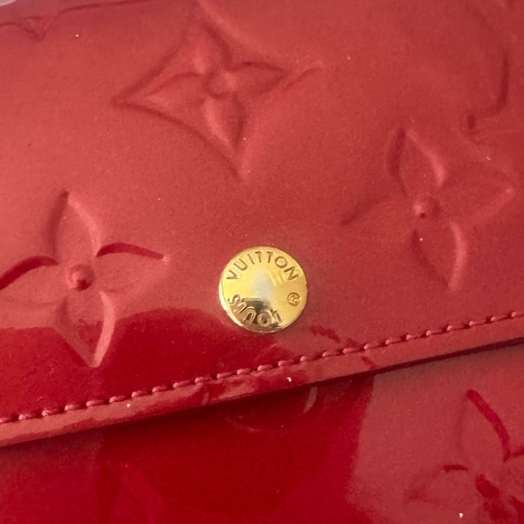 Louis Vuitton Vernis Sarah Wallet/Crossbody with Gold Chain in Cherry Red - Picture 4 of 16